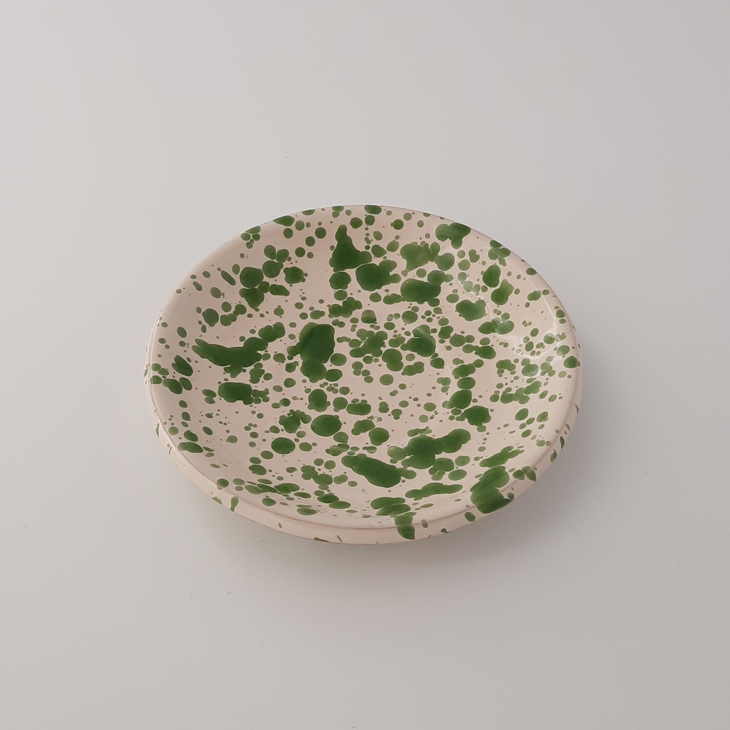 piattino con decoro a macchie verde singolo diametro circa 12 cm - segnaposto - idea regalo - natale - bomboniera - bubboli