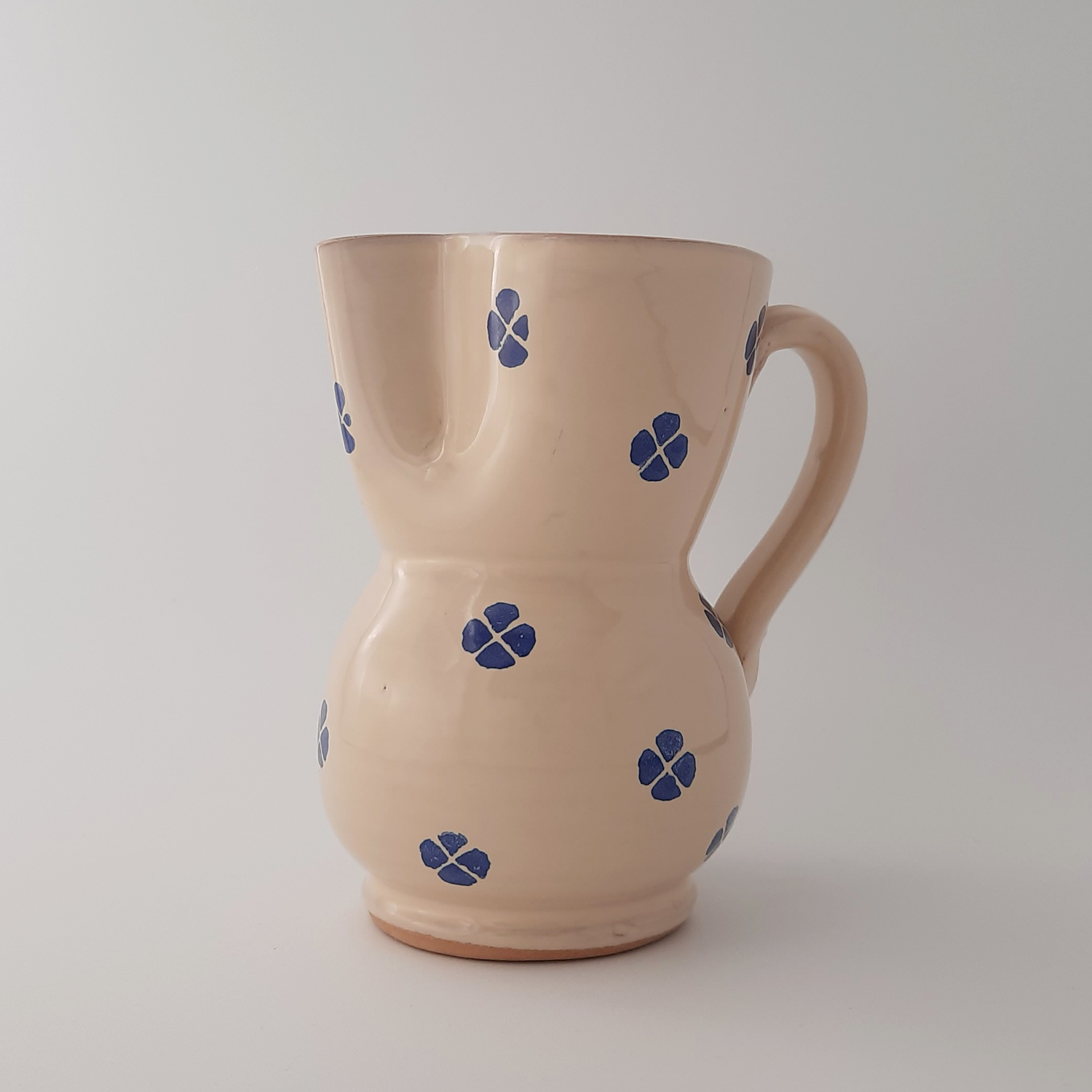 Brocca in ceramica pugliese decoro quadrifoglio blu - DEVO il Vintage ceramica da collezione - ceramica d'epoca - ceramica vintage - ceramica antica - ceramica pugliese antica - pezzi ceramica - ceramica antiquariato - ceramica grottagliese - ceramica rustica - vintage - antiques - pottery - homedecor - vintage decor - ceramica puglia - interior design